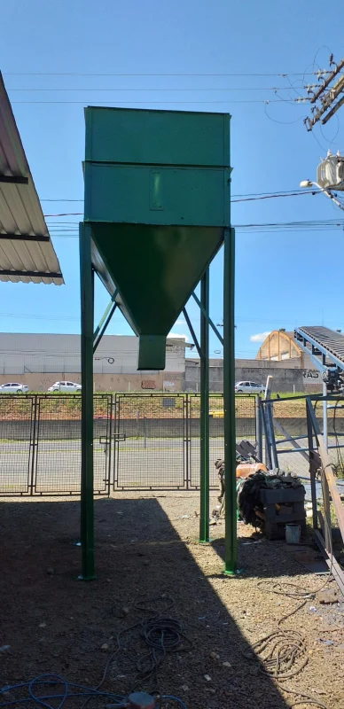 Silo suspenso